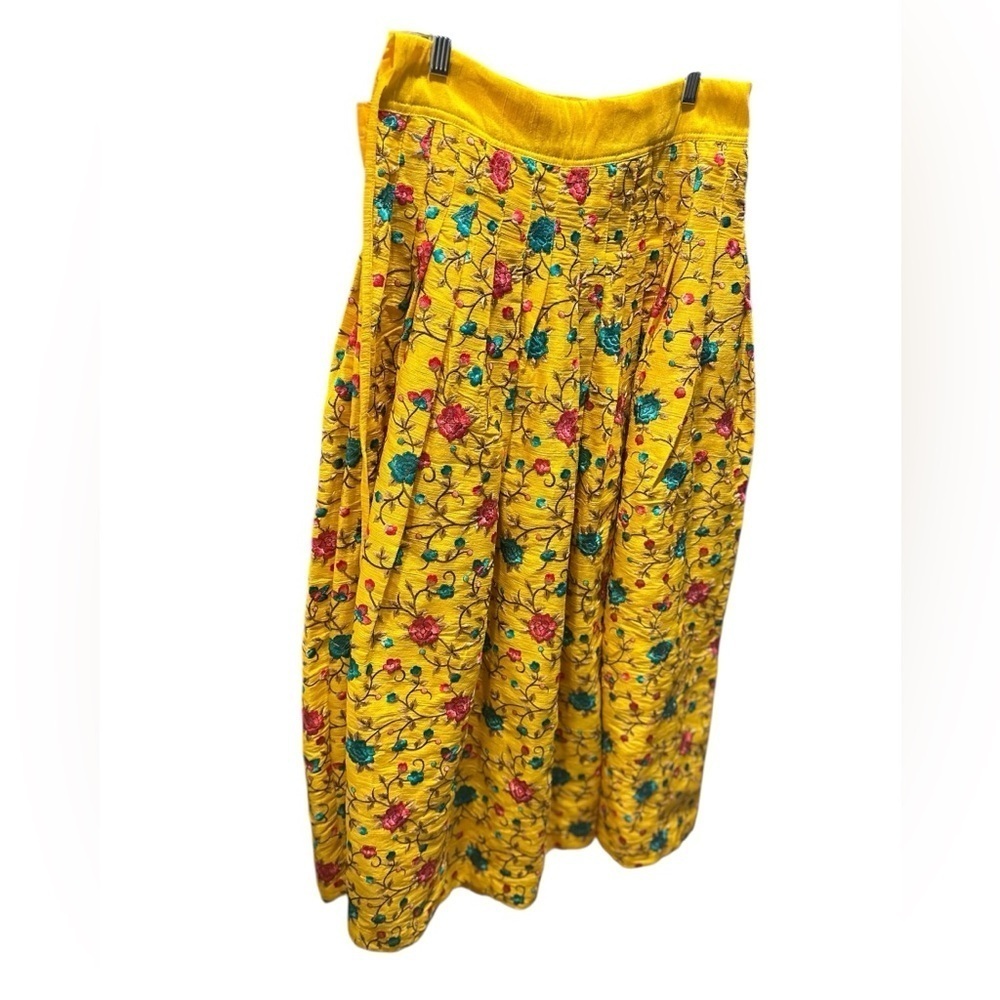 Embroidered Floral Yellow Skirt size 30 - Picture 4 of 9